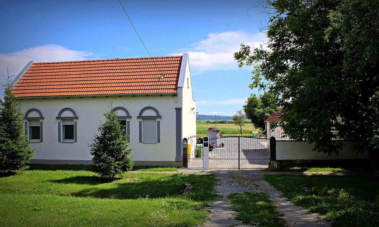 Bed and Breakfast Yosefsfeld Kutjevo Экстерьер фото